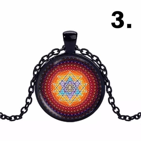 BUDDHIST SRI YANTRA SACRED GEOMETRY GLASS NECKLACE - Picture 8 of 12